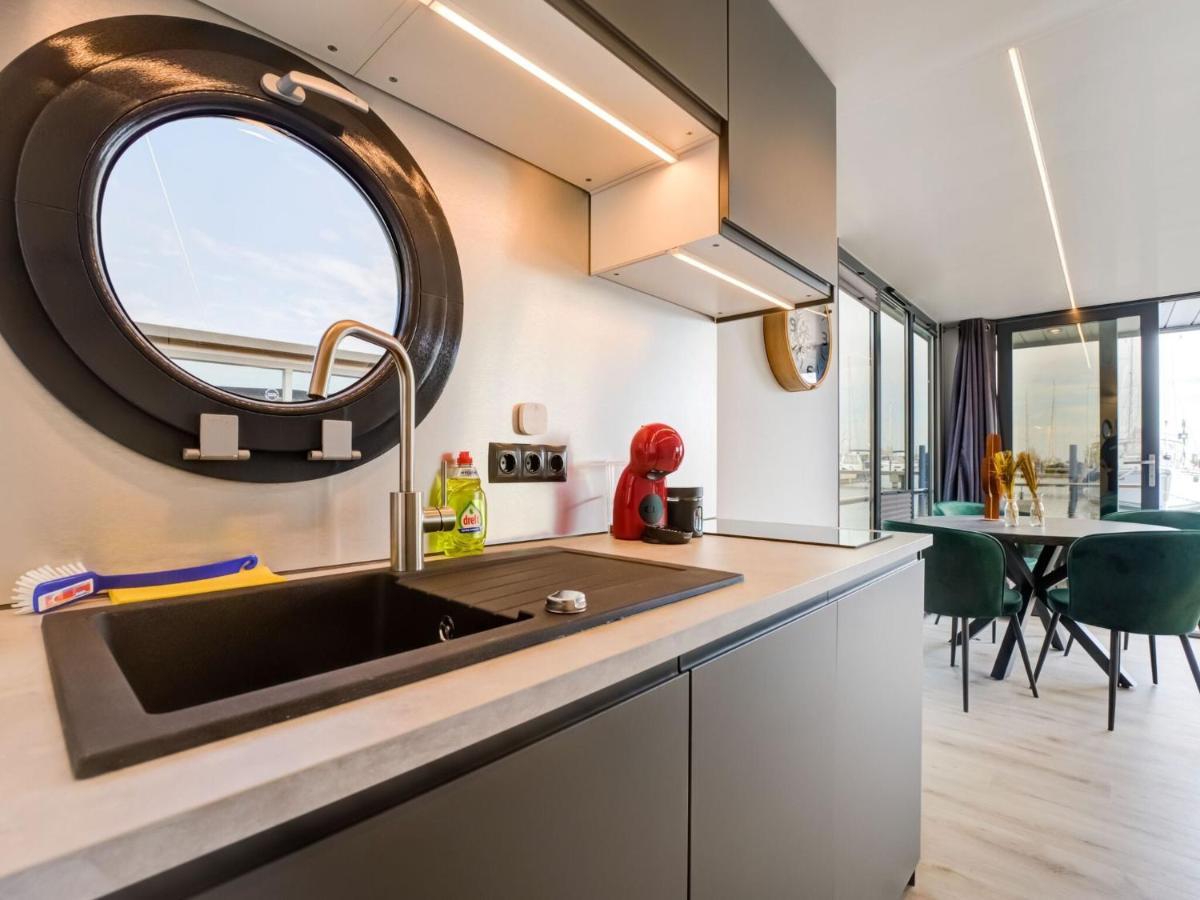 Beautiful Houseboat In Marina Of Volendam Otel Dış mekan fotoğraf